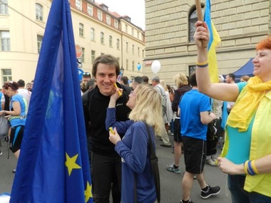 СМИ: В Праге спортсмены надели желто-голубые ленты