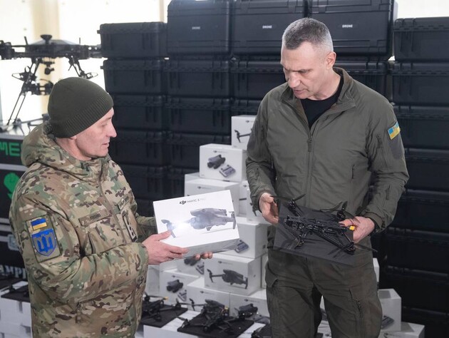 Кличко передав 112-й бригаді майже 500 дронів різних типів від столичної громади