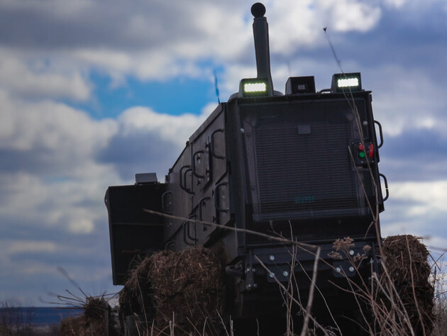 В Харьковской области начала работу 16-тонная украинская машина по подготовке грунта к разминированию. Фото