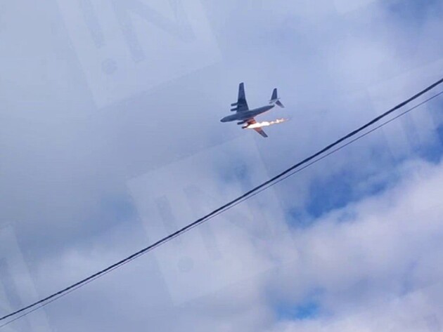 В России, упав на кладбище, разбился военный самолет Ил-76, погибли 15 человек. Видео