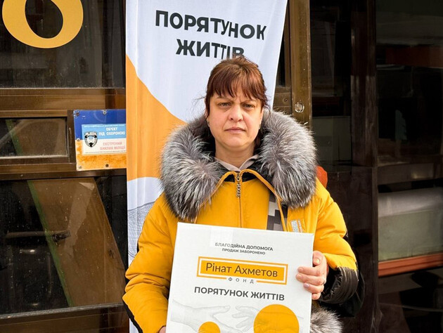 Для переселенцев из Луганской области продолжается выдача помощи от Фонда Рината Ахметова в Харькове 