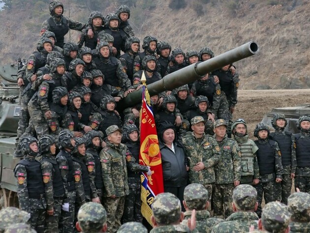 В КНДР заявили, что Ким Чен Ын лично управлял танком на учениях