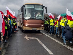 Польські протестувальники повністю перекрили рух транспорту в пункті пропуску 