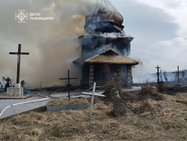 У Львівській області згорів дерев'яний храм – національна пам'ятка. Уціліла тільки дзвіниця