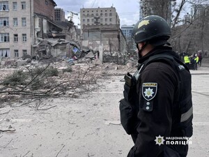 После ракетного обстрела Киева в Печерском районе уже четверо пострадавших. Осколками повреждены многоэтажка и частный дом 