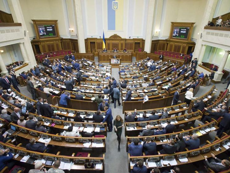 Раде предлагают ужесточить требования по использованию украинского языка