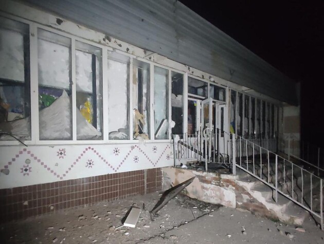 Россияне из артиллерии обстреляли Никополь, повреждено жилье для переселенцев – ОВА