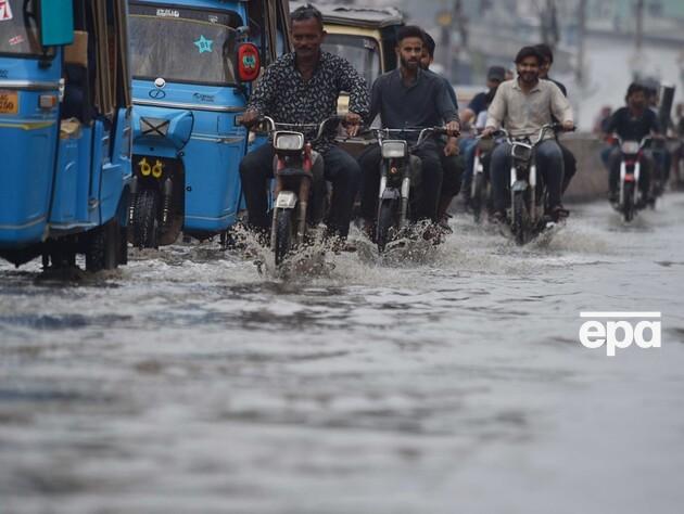 В Пакистане из-за дождей и ударов молний погибли не менее 30 человек за два дня