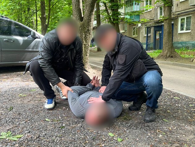 В Харькове полиция задержала стрелка, который на остановке ранил троих человек