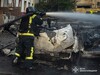 В Николаеве вечером прогремел взрыв, загорелись автомобили. Во время их тушения произошла повторная детонация, пострадали пятеро спасателей. Видео