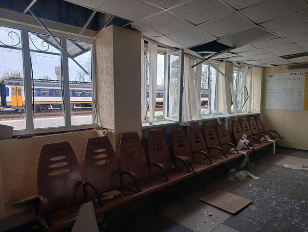 Погибшие в Донецкой области, раненые в Херсонской, 11 человек пострадали от удара РФ по вокзалу в Балаклее. Сводка ОВА