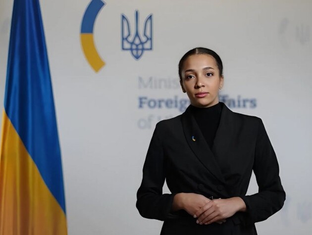 МИД Украины презентовал ИИ-аватар Викторию, которая будет комментировать консульскую информацию для СМИ. Видео