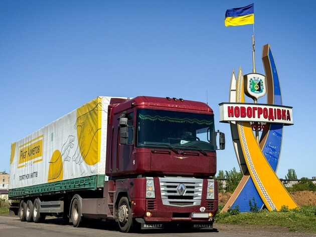 У прифронтову Новогродівку передали 2 тис. продуктових наборів від Фонду Ріната Ахметова