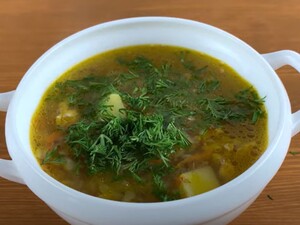 Додайте це у воду – і суп буде смачним та ароматним. Рецепт гречаного супу на курячому бульйоні