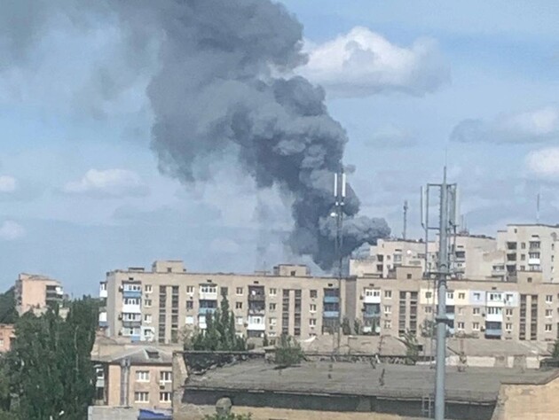 ЗМІ повідомляють про сильний вибух на складі боєприпасів у Луганській області