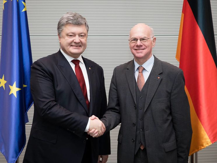 Порошенко попросил парламент Германии признать Голодомор актом геноцида против украинского народа