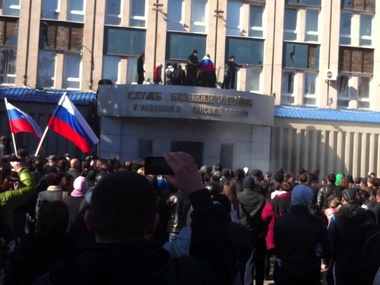 Милиция Луганска приведена в состояние боевой готовности