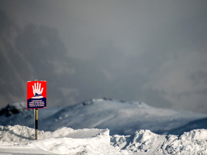 В итальянских Альпах лавина накрыла группу лыжников