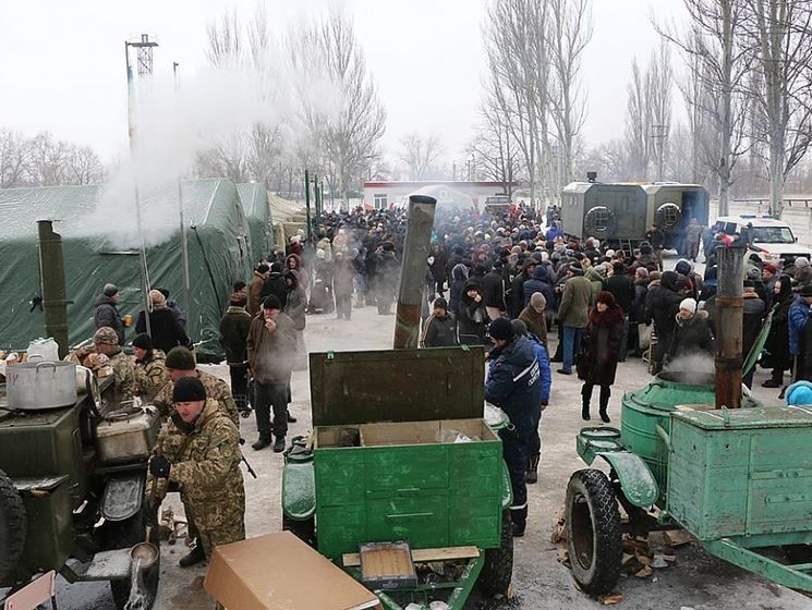 Украинские военные показали, как под обстрелами в Авдеевке живут люди. Видео