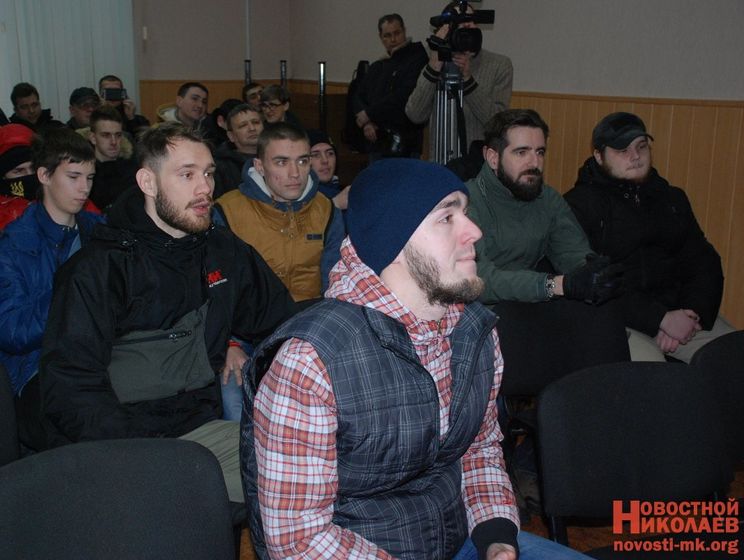 У Миколаєві активісти "Правого сектору" і "Азову" зірвали круглий стіл "Українського вибору"