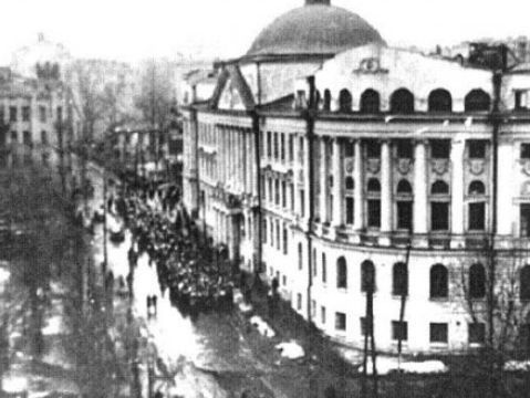 Киевлянка Хорошунова в дневнике 1943 года: Немцы отступают, а в городе располагаются, словно навечно