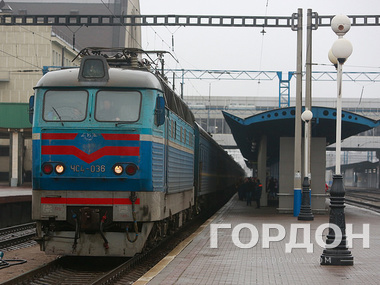 "Укрзалізниця": Ни один поезд в Крым не отменен, но сократилась периодичность их движения
