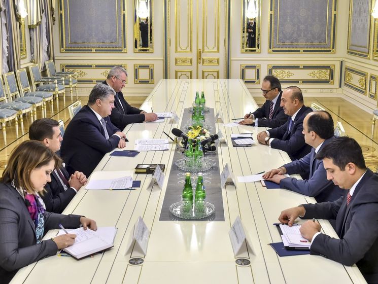 Порошенко обсудил с Чавушоглу создание зоны свободной торговли между Украиной и Турцией