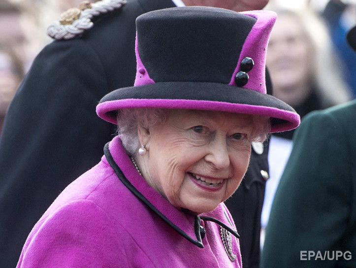 Елизавета II хочет нанять помощника для ведения страниц в соцсетях за £30 тыс. в год