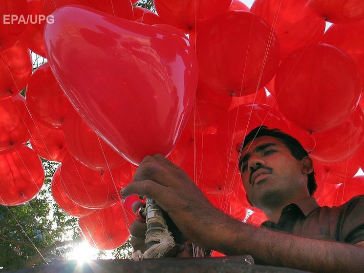 Суд Пакистану заборонив святкувати День святого Валентина