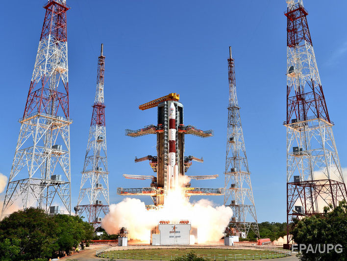 Индия на одной ракете-носителе отправила в космос 104 спутника 