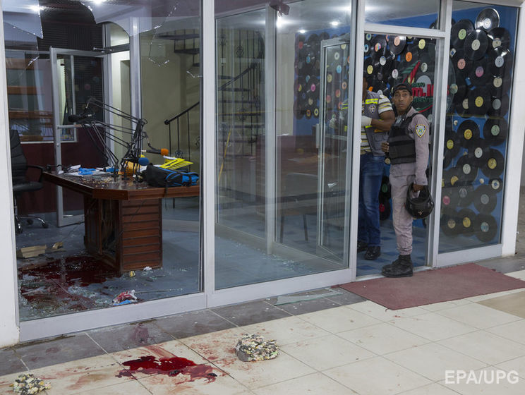 В Доминиканской Республике во время прямого радиоэфира застрелили двоих журналистов