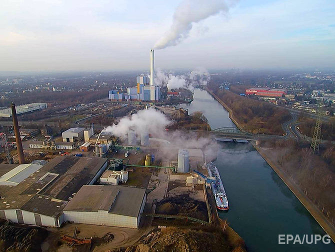 Над немецким Оберхаузеном из-за выброса химвеществ на заводе образовалось токсичное облако