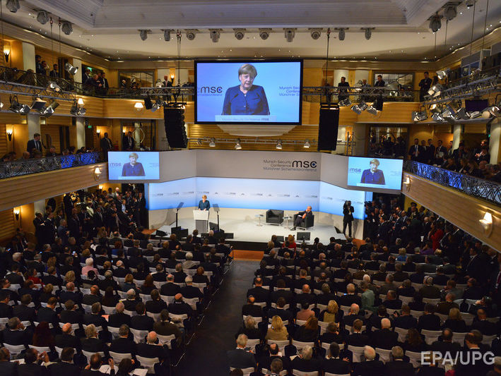 Меркель закликала посилити НАТО на сході Європи через ситуацію в Україні