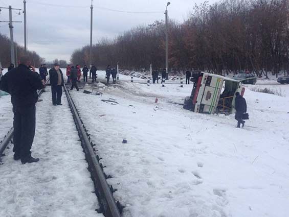 В Винницкой области автобус столкнулся с поездом, водитель погиб