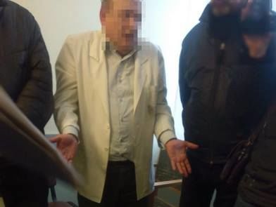 СБУ задержала на взятке $1 тыс. врача Академии Сухопутных войск Украины