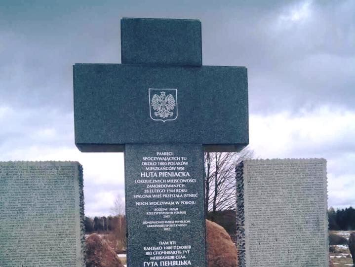 У Львівській області відновили зруйнований вандалами пам'ятник жителям села Гута Пеняцька