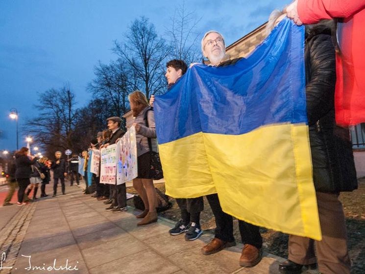 В Варшаве под посольством РФ активисты протестовали против оккупации Крыма