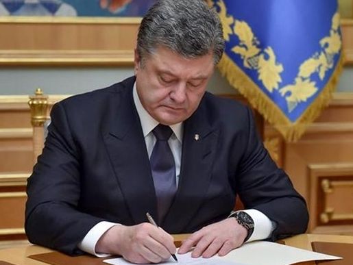Порошенко объявил всеукраинский траур из-за взрыва на шахте во Львовской области