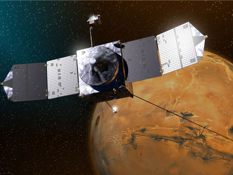 Зонд Maven совершил маневр, чтобы избежать столкновения со спутником Марса