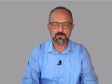 Это то, что толкает Трампа к активным действиям. У него нет других мотивов