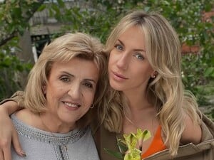 Мать Никитюк заматерилась, когда узнала цену шампанского, которое купила дочь. Видео