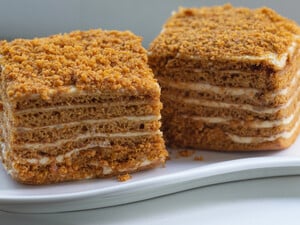 Испеките этот нереально вкусный вариант медовика! Просто смешайте это с мукой и сделайте крем