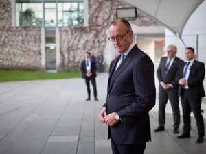 Мерц заявил, что многонациональные силы в Украине смогут отвечать на атаки РФ