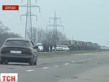 Под Донецком протестующие заблокировали колонну военной техники
