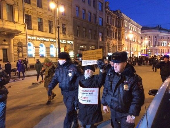 В Петербурге прошла несогласованная с властями акция с требованием отставки Медведева