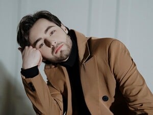 Khayat: Дома у меня невыносимо холодно. Я греюсь в объятиях самого себя, под двумя одеялами и покрывалом