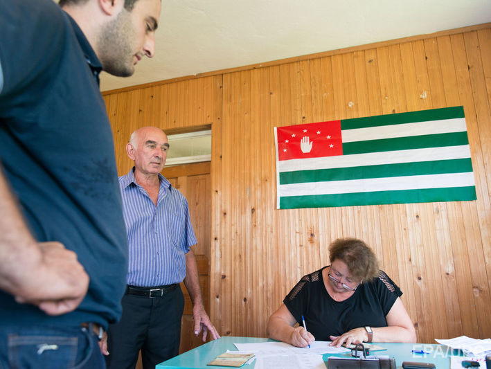 В Абхазии проходят парламентские выборы