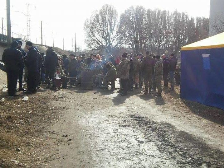 Семенченко заявил, что сотрудники СБУ задержали активистов редута на станции Кривой Торец