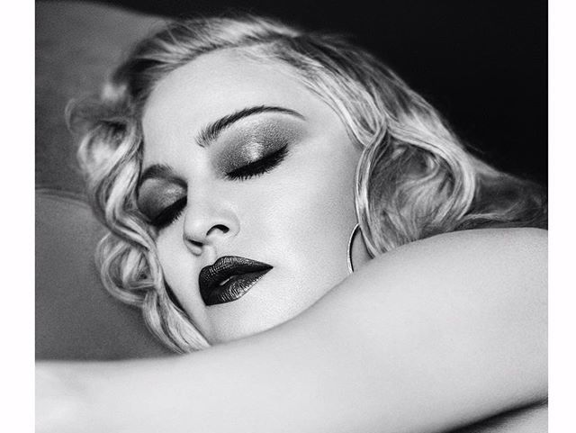 Мадонна з'явилася в образі Красуні та Чудовиська одночасно