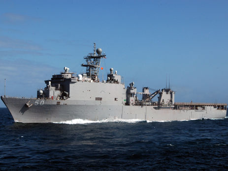 Десантный корабль ВМС США Carter Hall в Индийском океане